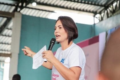 Michelle Bolsonaro contesta pré-candidatura de Izalci Lucas a governo