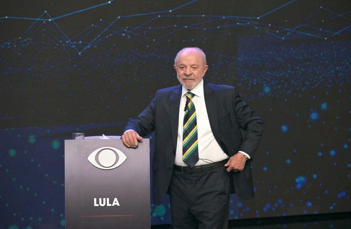 Lula destaca perspectiva de crescimento e critica privatizações em debate