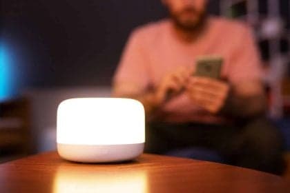 Luminária Lepro TB1 AI traz personalização com inteligência artificial