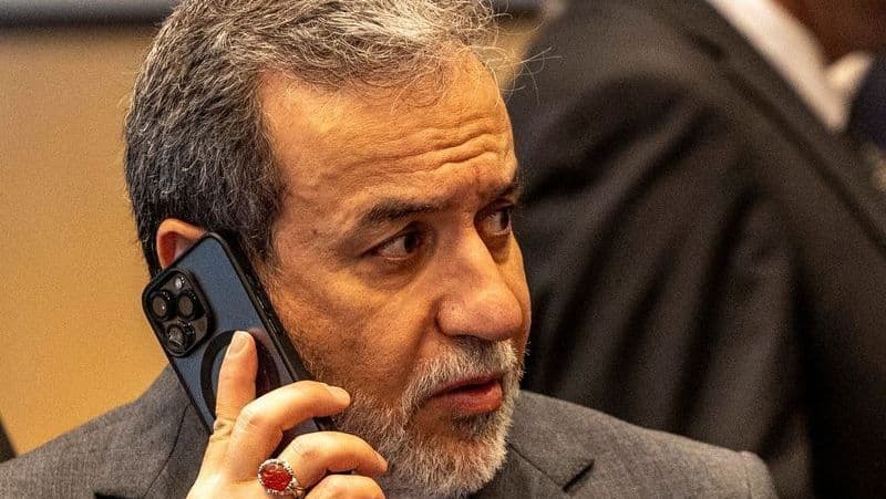 Ministro iraniano retorna ao Paquistão após visita a Omã