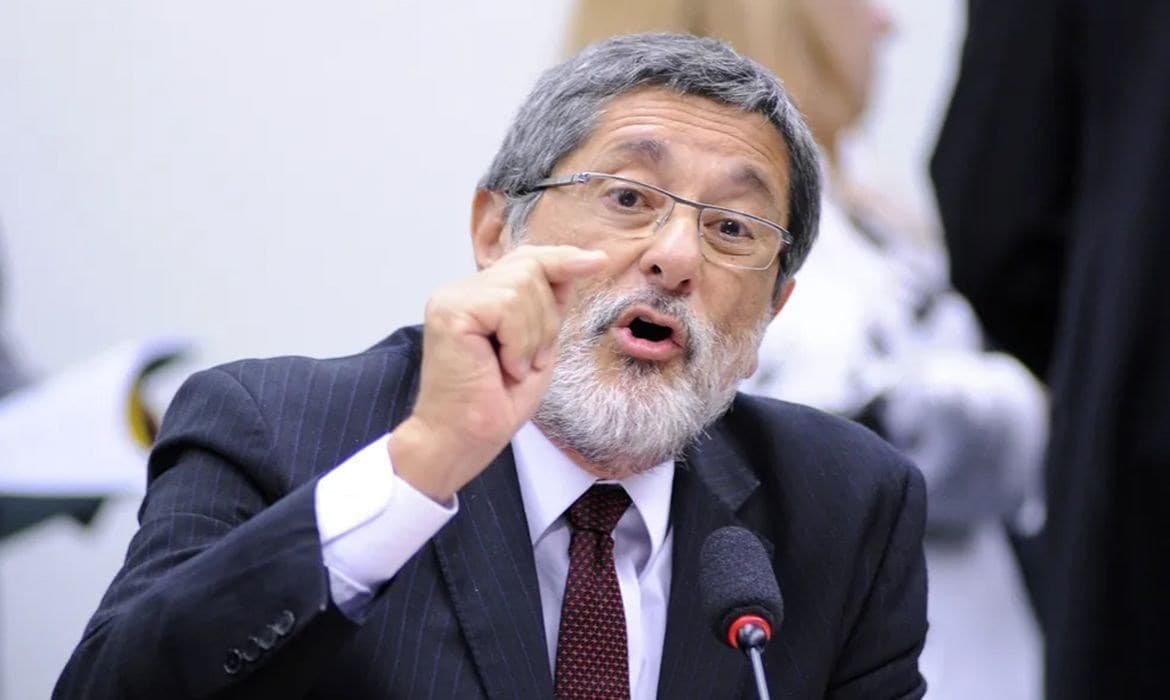 Gabrielli critica arrocho fiscal e aponta Banco Central como responsável pela dívida