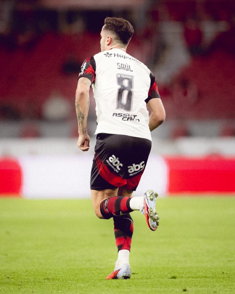 Saúl Ñíguez se destaca em retorno ao Flamengo após cirurgia