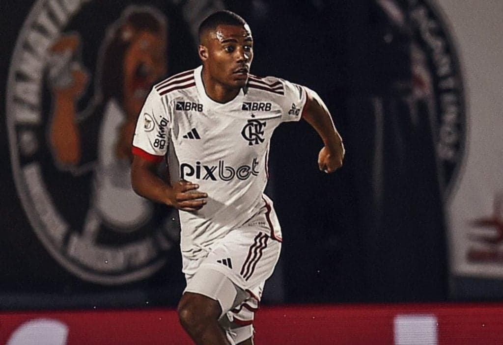 Nicolás De La Cruz completa 100 jogos pelo Flamengo em meio a desafios