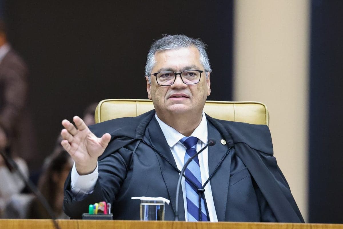 Ministro Flávio Dino notifica estados sobre irregularidades nas emendas Pix