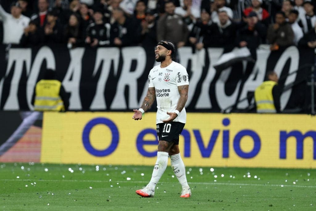 Memphis Depay pede desculpas por eliminação do Corinthians na Libertadores