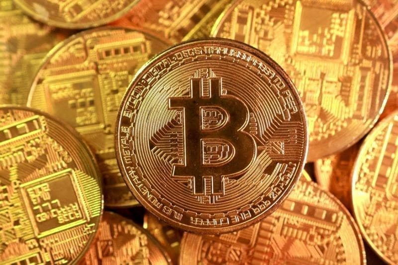 Bitcoin e Ethereum apresentam queda no mercado financeiro
