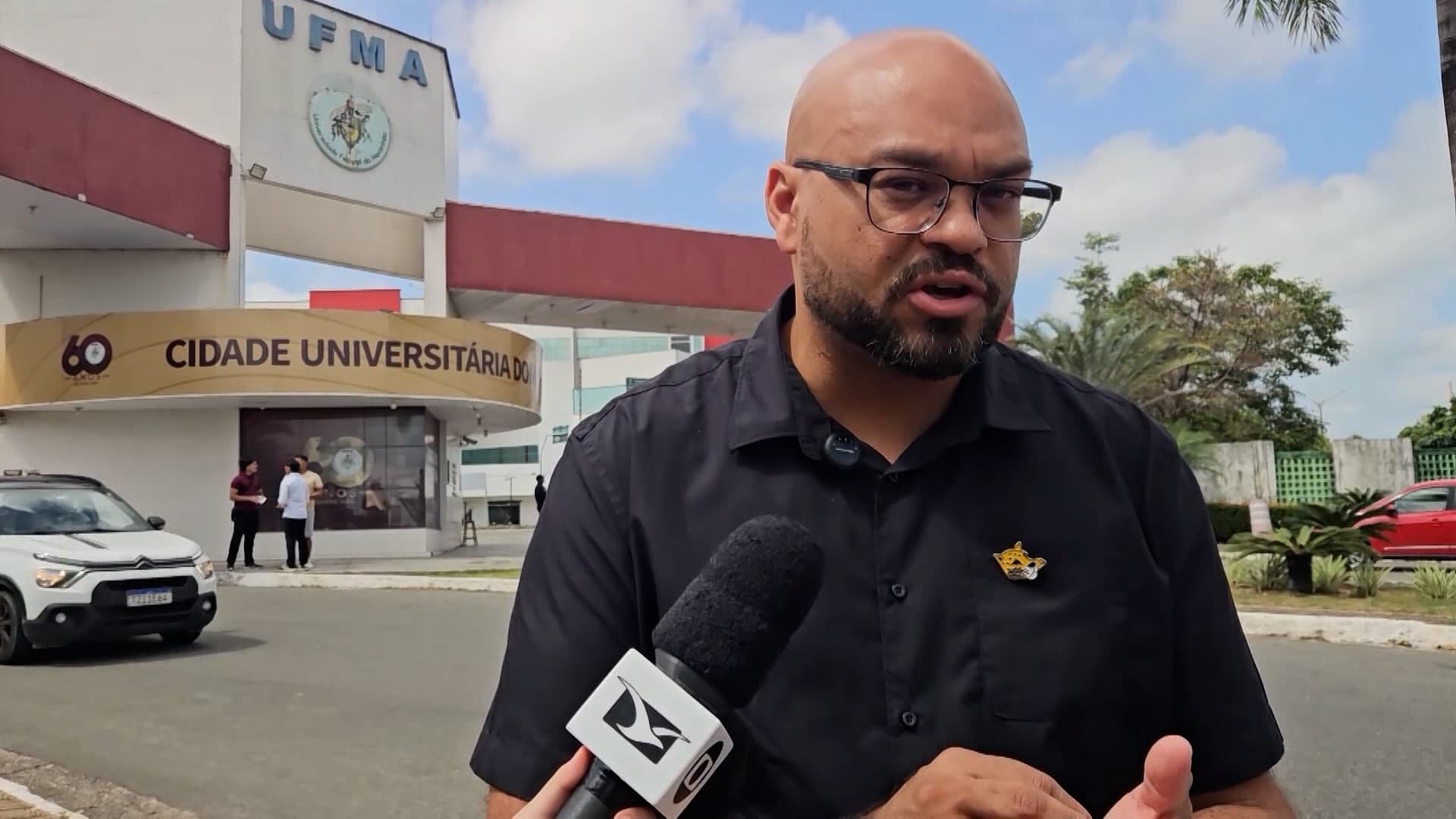 André Luís promove panfletagem na UFMA em campanha no Maranhão