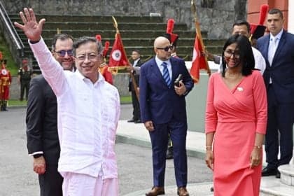 Gustavo Petro visita Venezuela e discute segurança e energia