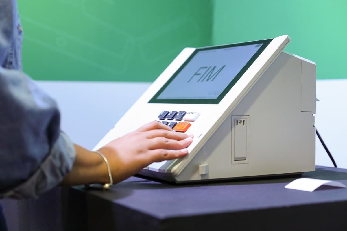 Mais de 918 mil brasileiros vão votar fora do país nas eleições de 2026