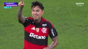 Erick Pulgar marca um gol impressionante pelo Flamengo
