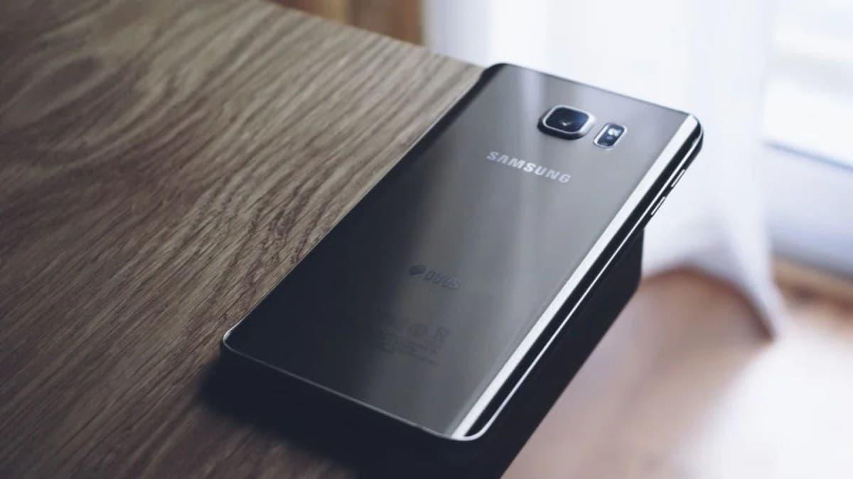 Deixar celular com tela para baixo: como isso afeta notificações e privacidade