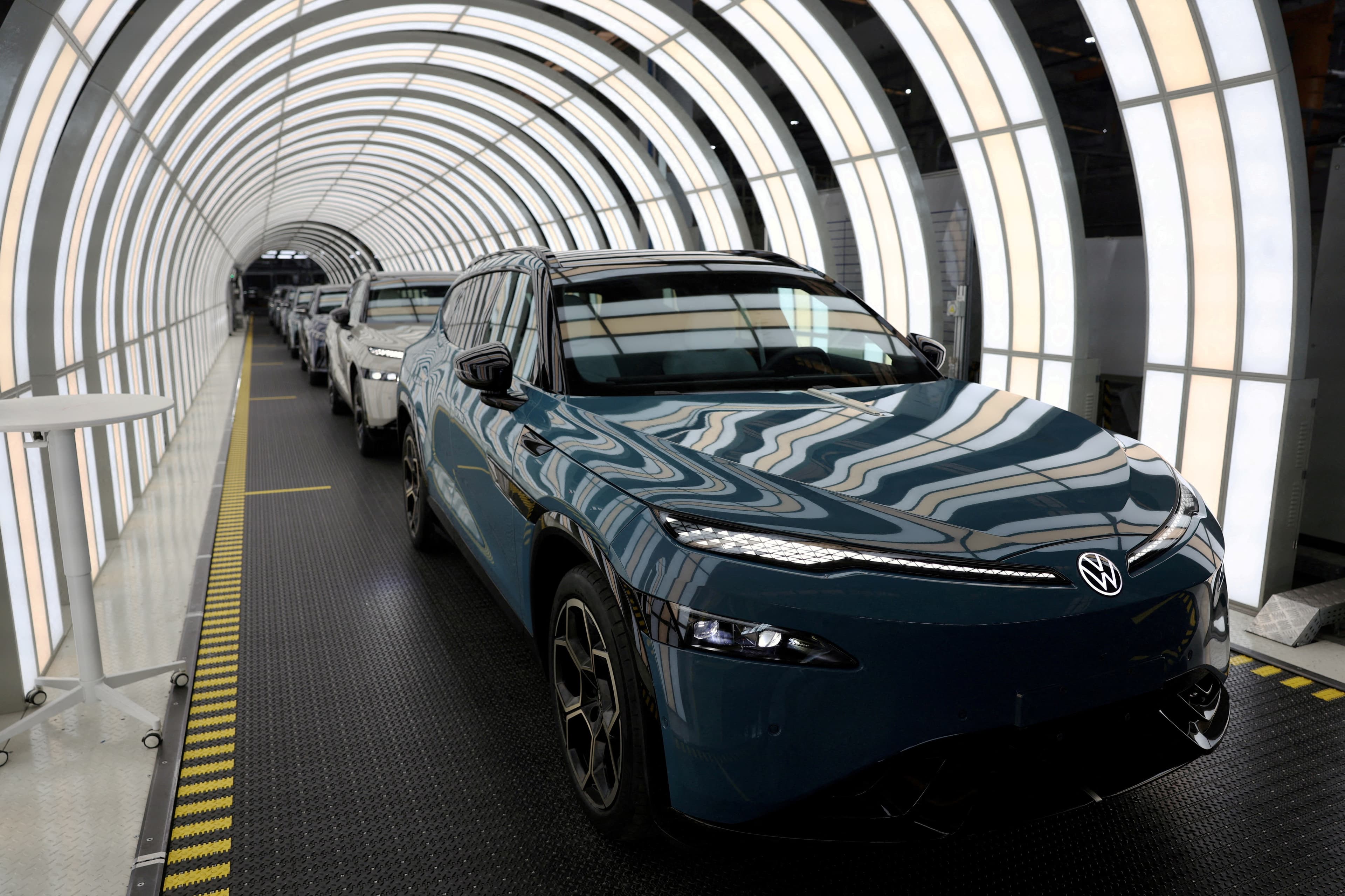 Volkswagen decide congelar salários de 660 mil funcionários até 2030