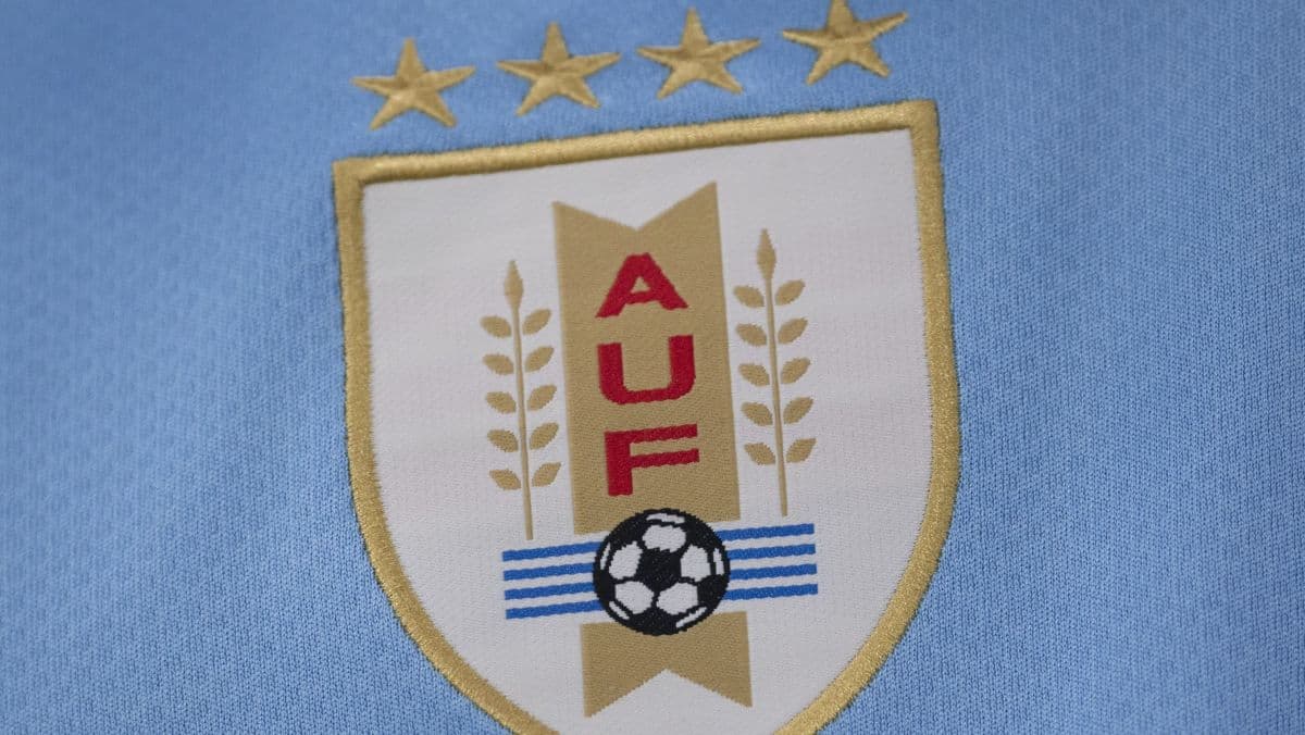 Uruguai exibe quatro estrelas no uniforme apesar de regra da FIFA