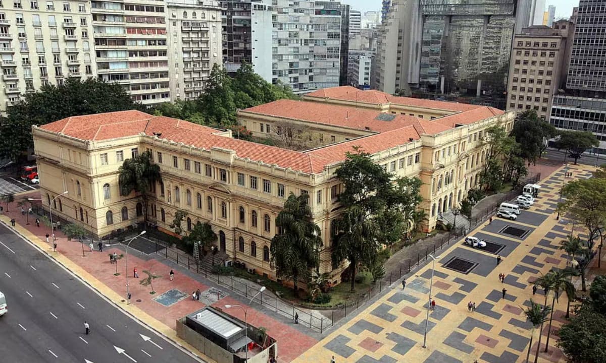 Apeoesp denuncia dirigente escolar por citar Hitler como líder