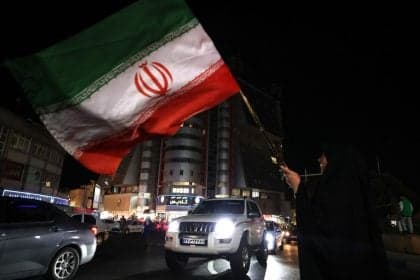Irã ataca base dos EUA após ofensiva em Bandar Abbas