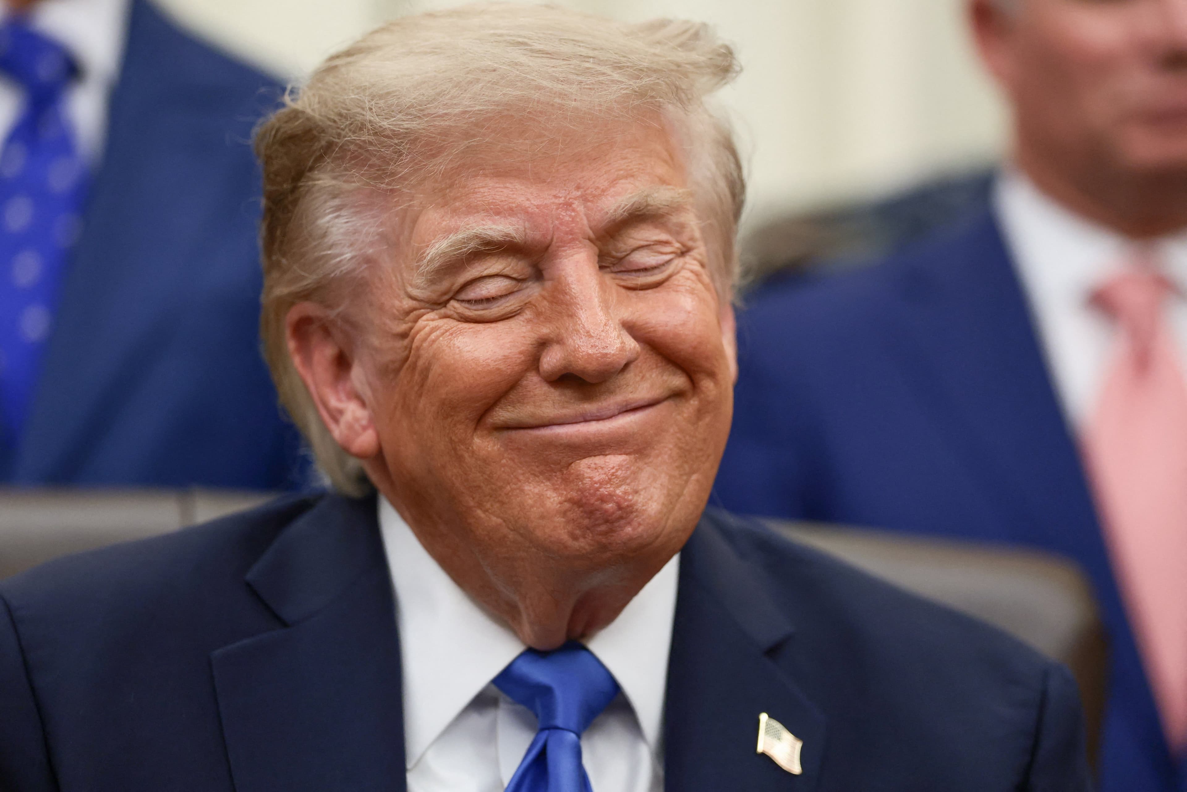 Trump anuncia proibição de importação de produtos do Canadá
