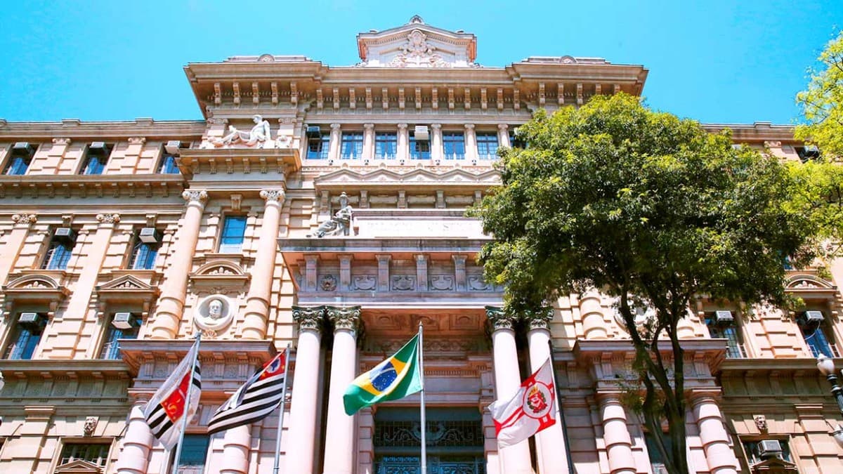 Moraes ordena devolução de pagamentos irregulares a juízes