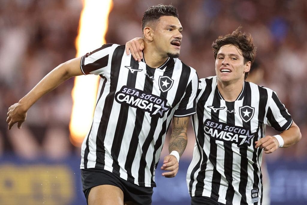 Botafogo vence Chapecoense com gol de Tiquinho Soares e põe fim a seca de atacantes