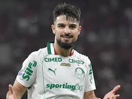 Flaco López ou Pedro: Quem é o Atacante em Melhor Forma?