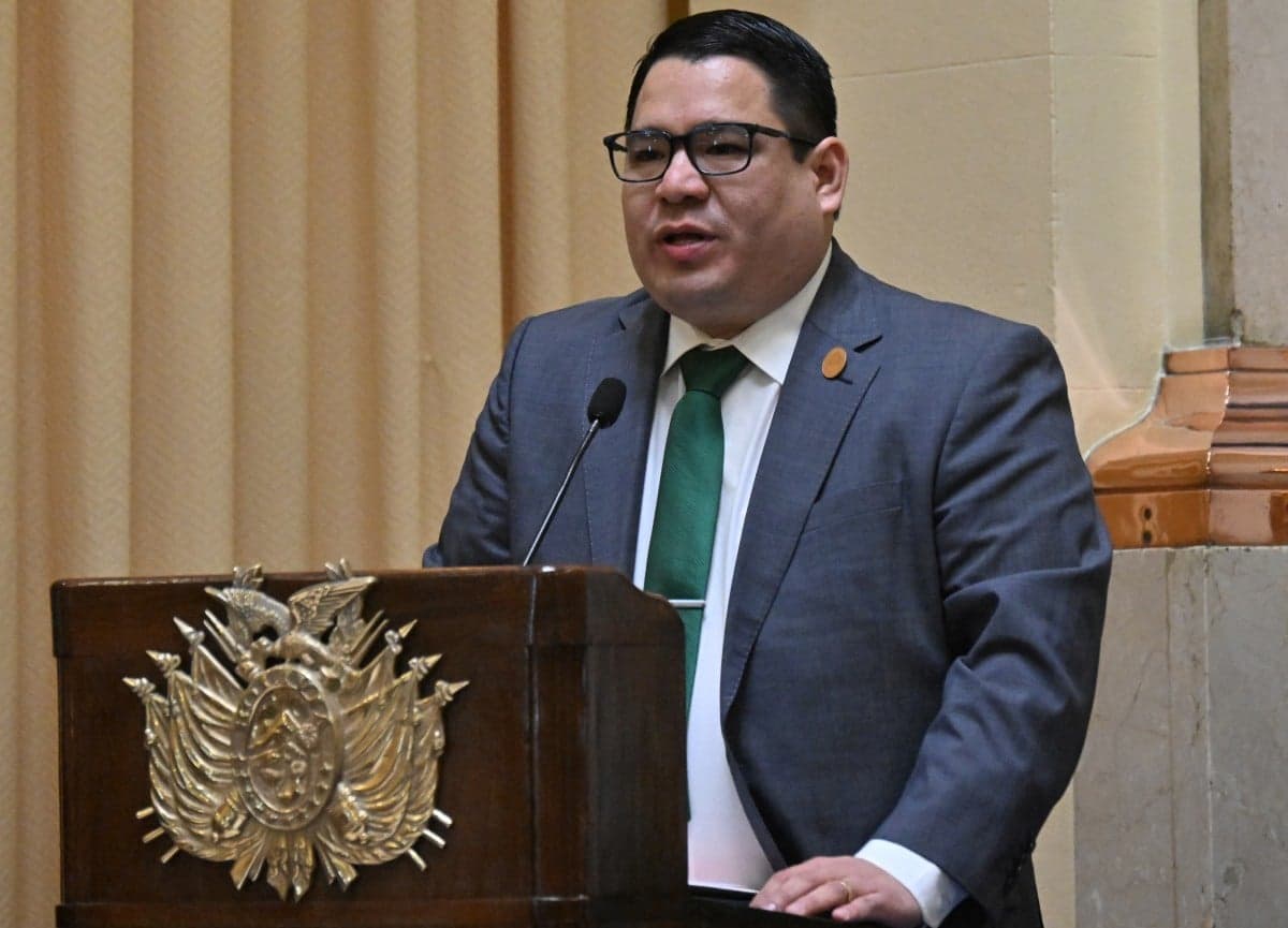 Congresso da Bolívia suspende procurador-geral Roger Mariaca sob acusações de narcotráfico