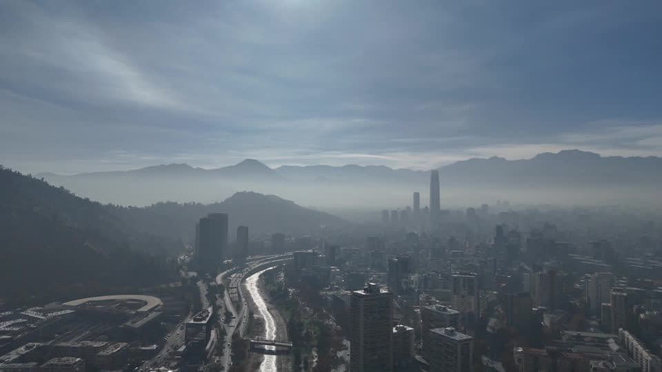 Densa poluição incomoda Santiago e obriga uso de máscaras