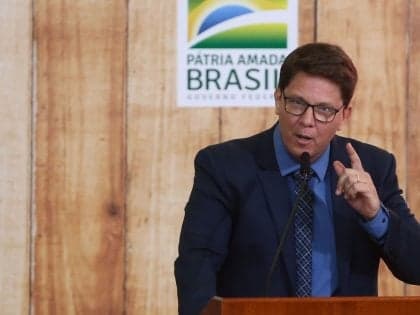 Mario Frias é internado com obstrução vascular em Brasília