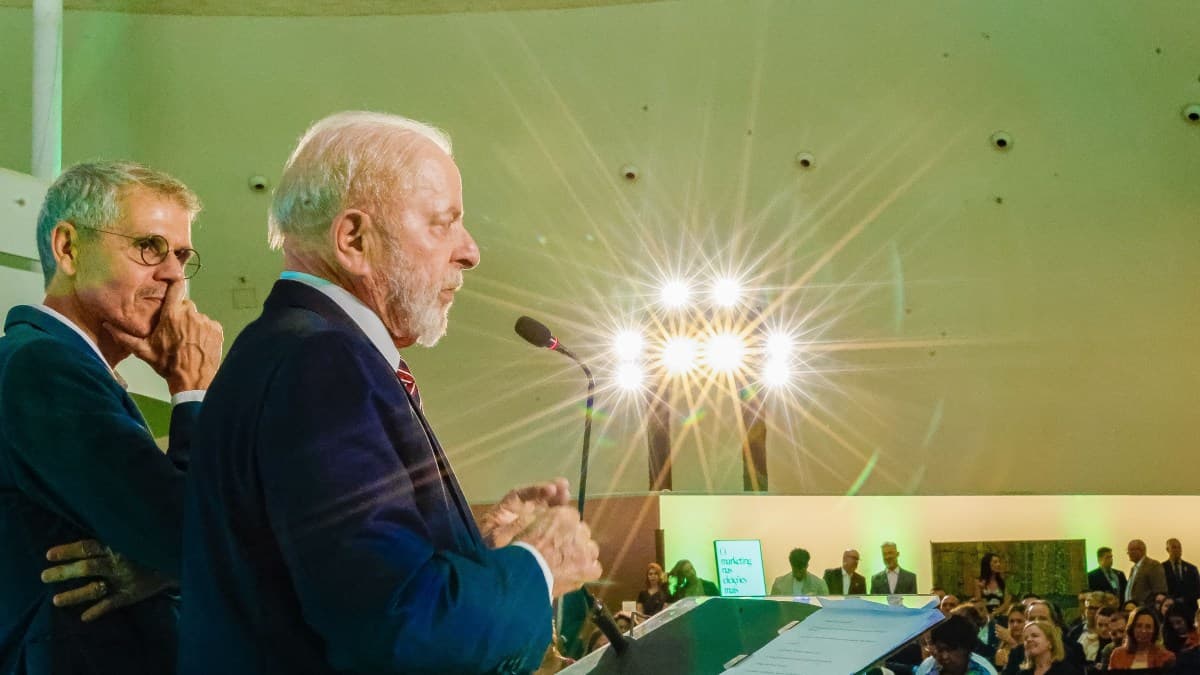 TSE exige dados de publicidade do governo Lula para análise de gastos