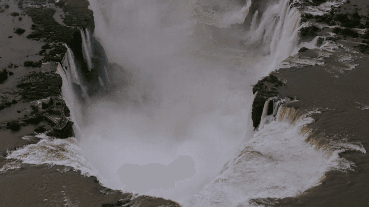 Passarela das Cataratas do Iguaçu é desmontada por precaução