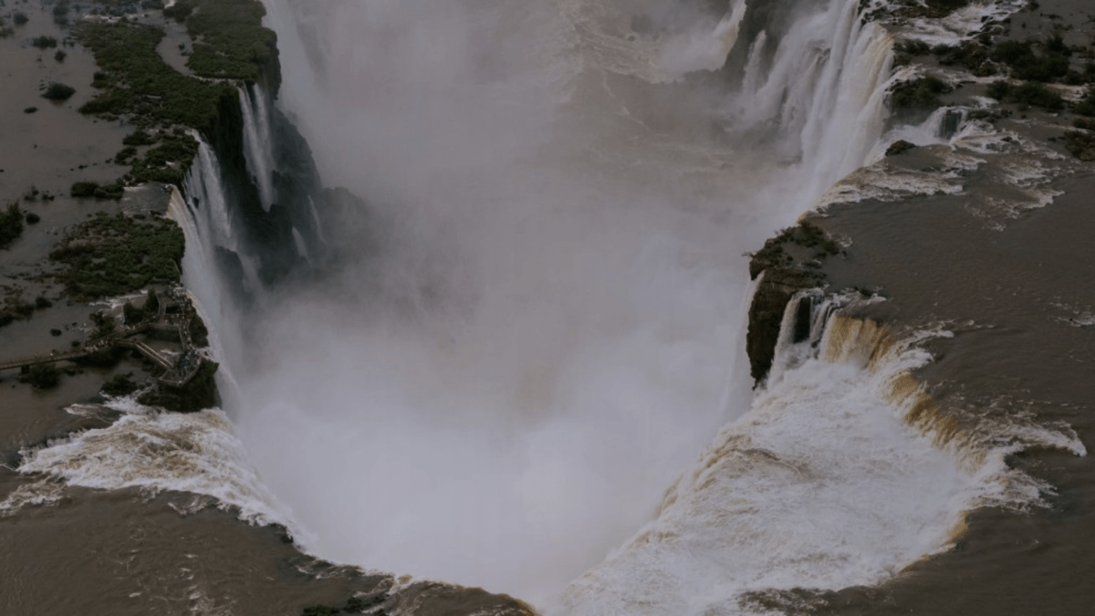 Passarela das Cataratas do Iguaçu é desmontada por precaução