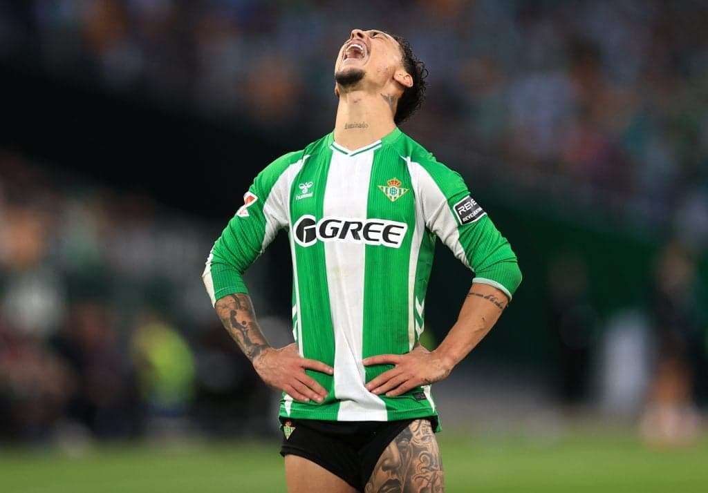 Antony relata roubo em sua casa durante jogo pela Champions League