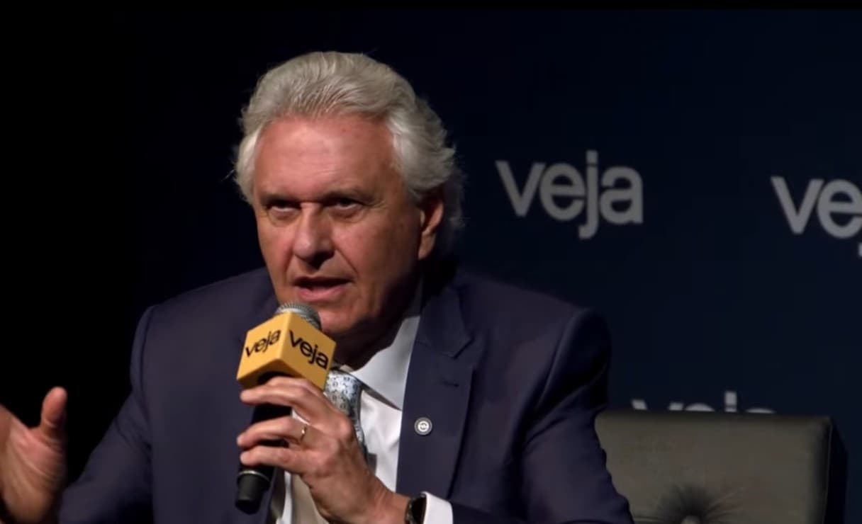 Caiado critica juros altos e programa Desenrola em evento