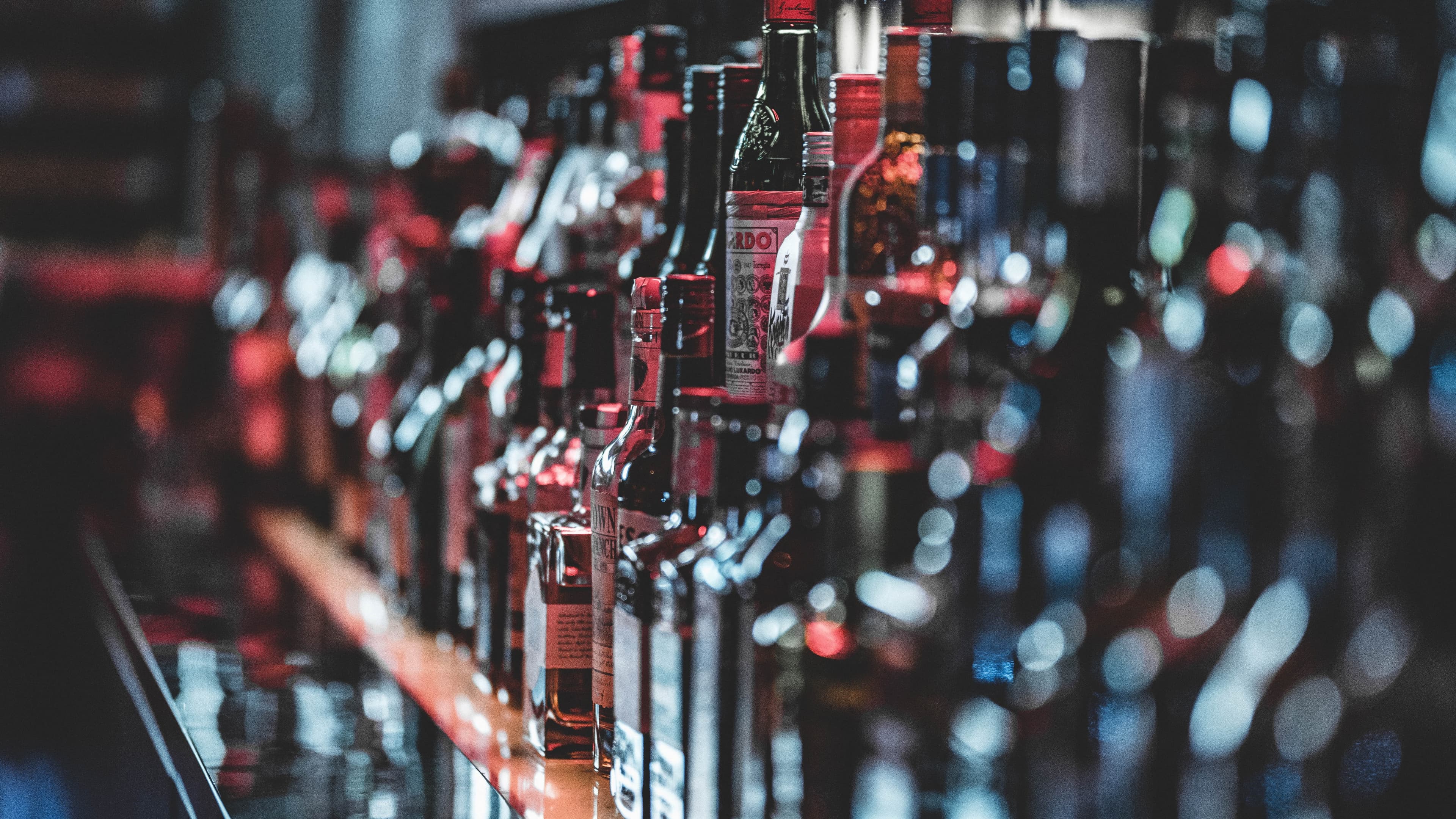 Governo propõe imposto sobre álcool e produtos nocivos em 2027