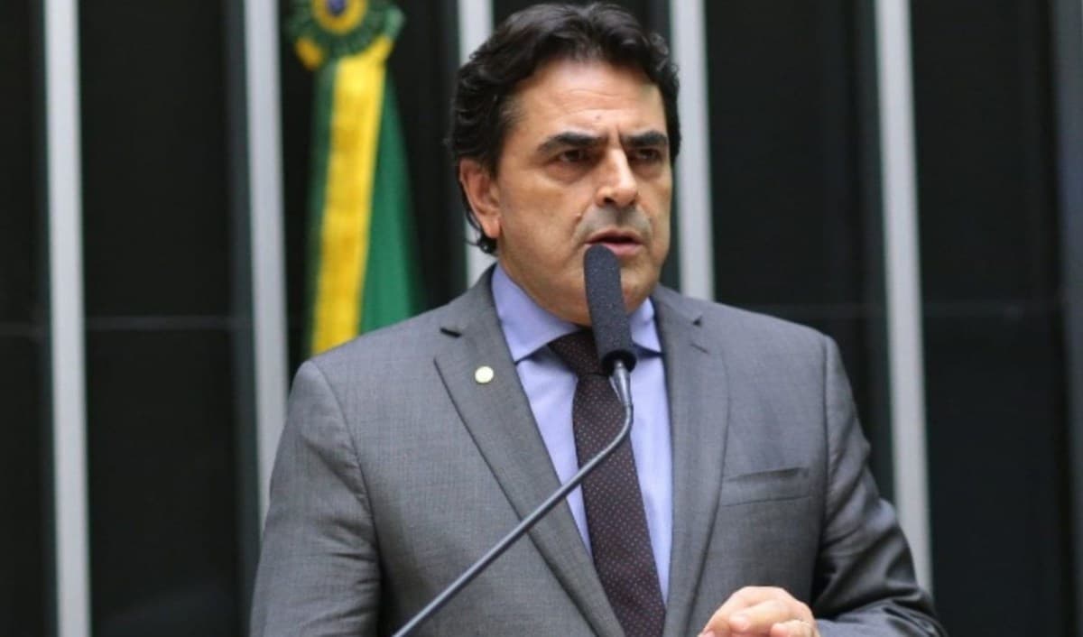 Domingos Sávio disputa vaga no Senado após 34 anos de vida pública