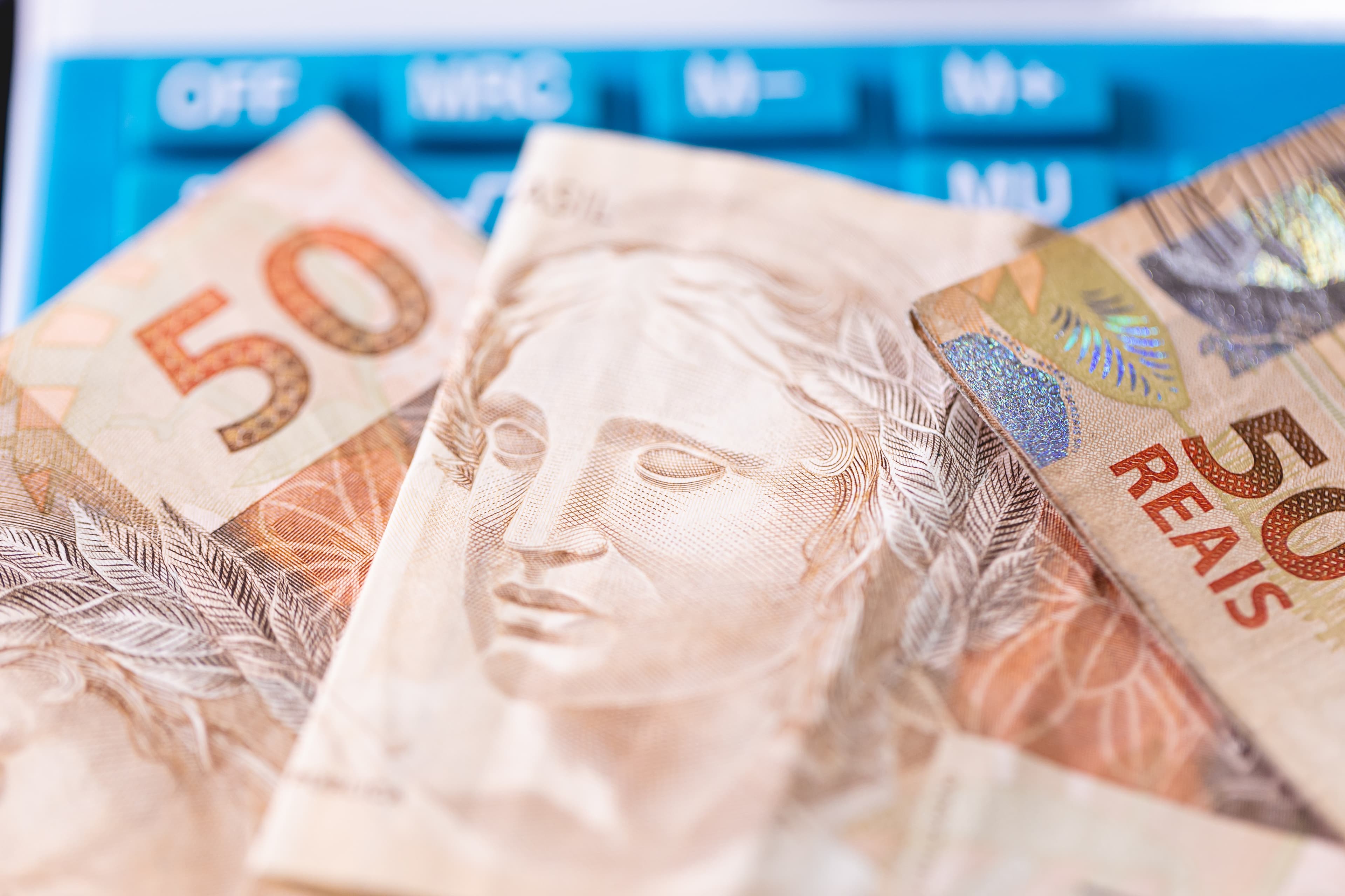 Dívidas entre brasileiros crescem, incluindo com familiares