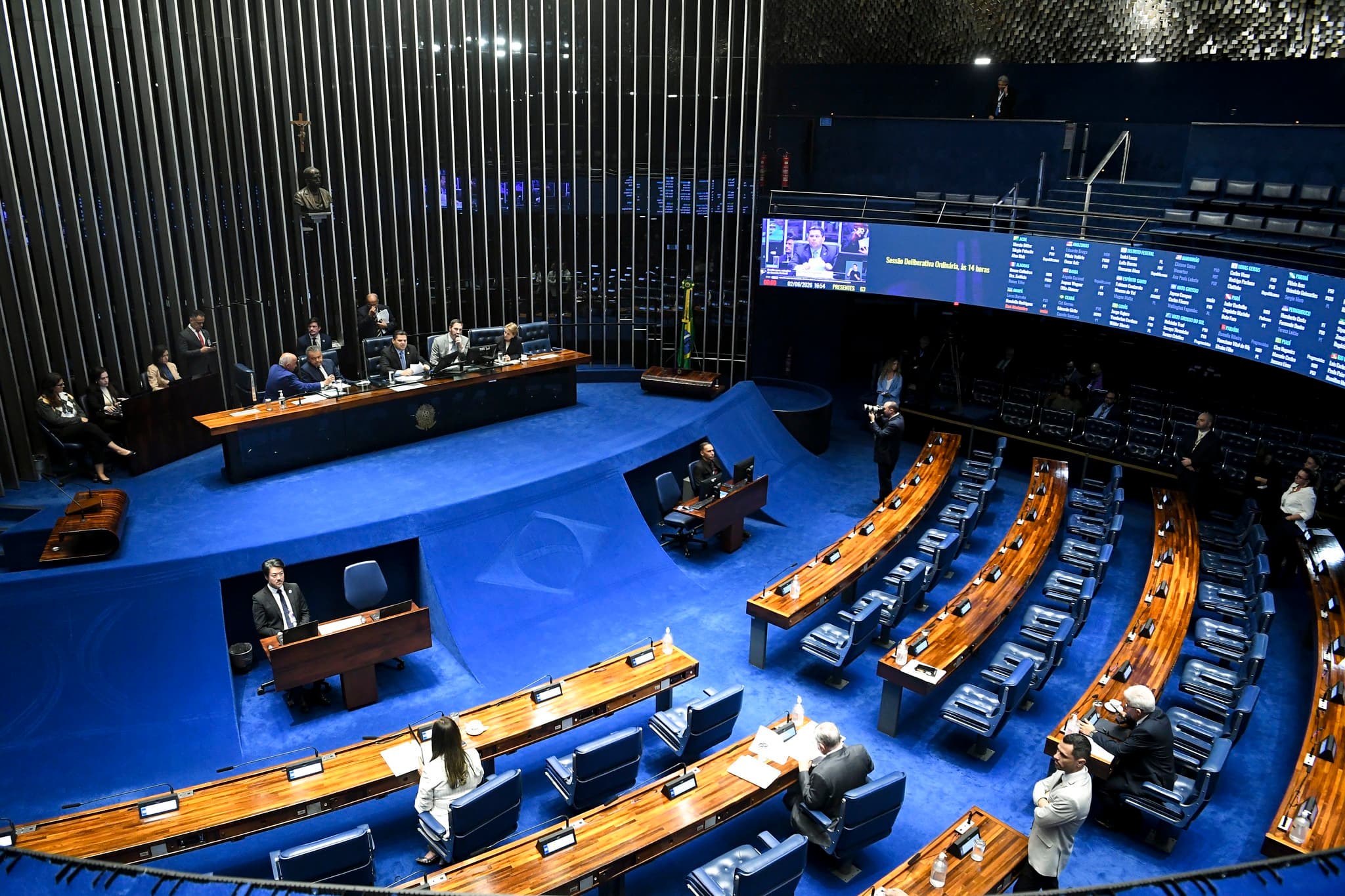 Disputa pelo Senado no Rio: Benedita lidera intenções de voto