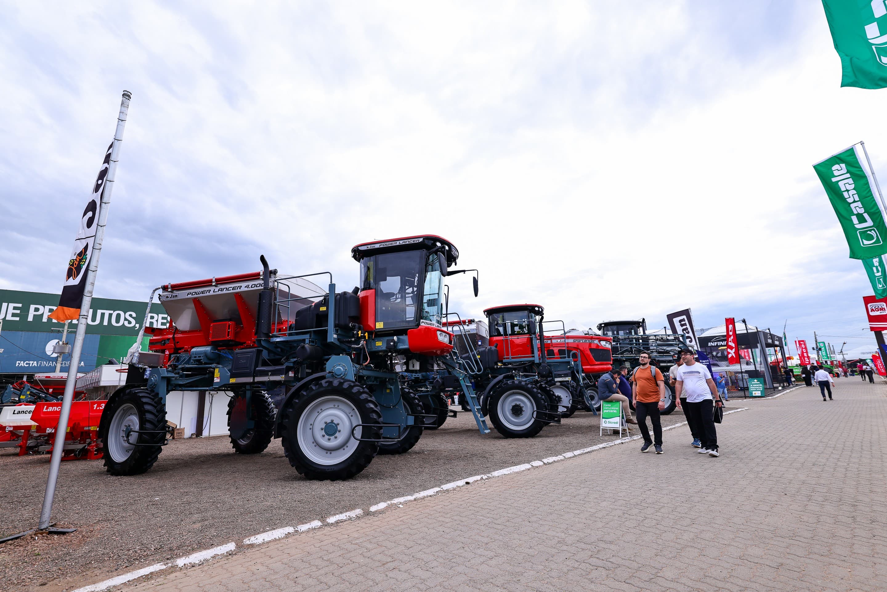 Vendas de máquinas agrícolas caem 27,5% em julho de 2026