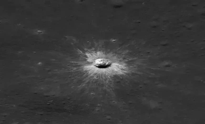 Impacto de asteroide forma cratera de 222 metros na Lua
