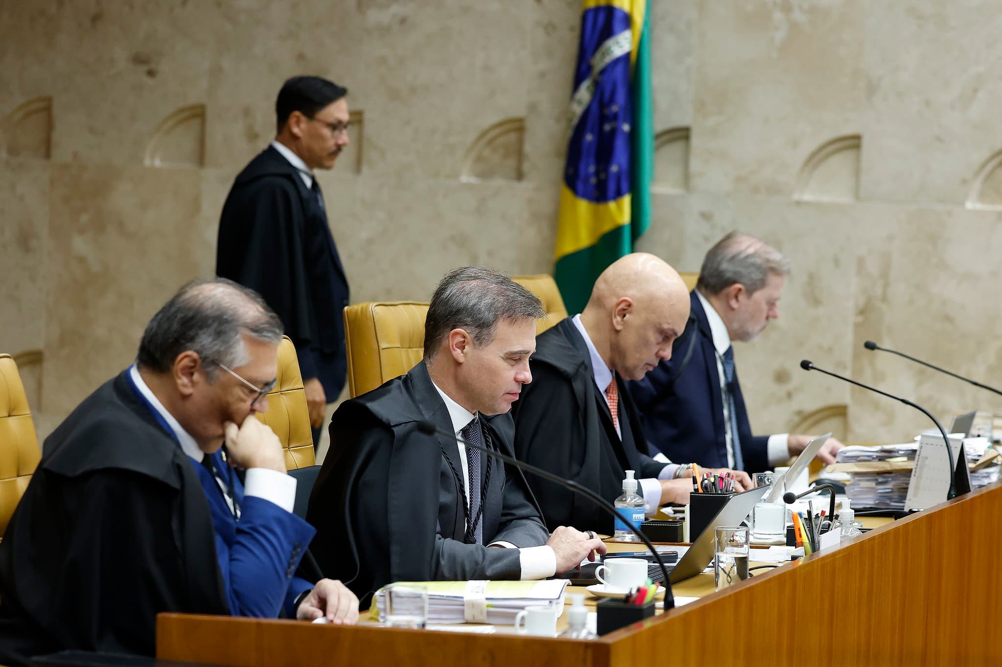 Presidente do STF cancela sessão plenária em meio a crise institucional
