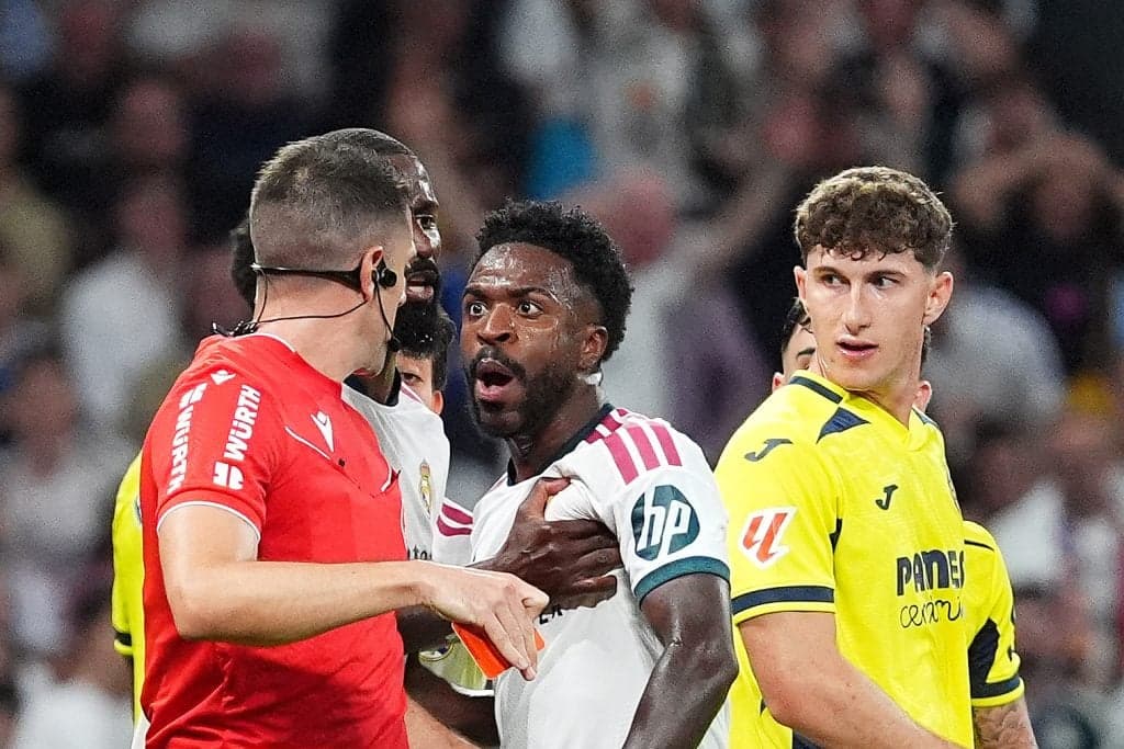 Vinícius Júnior pode ser suspenso e desfalcar Real Madrid no El Clásico