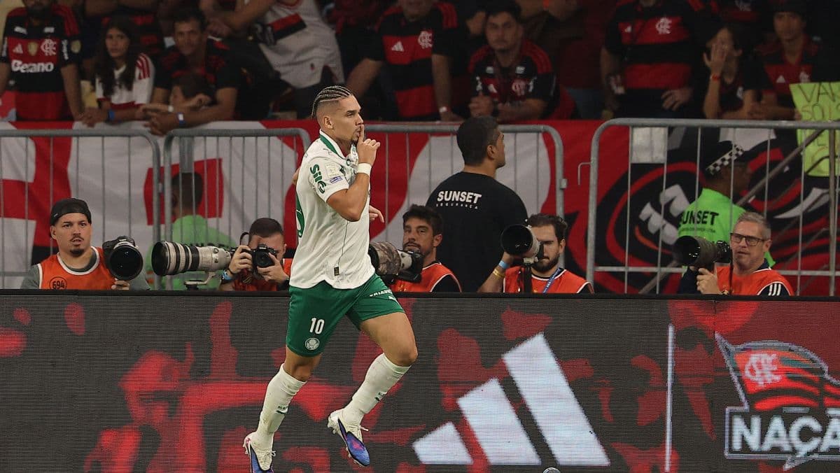 Palmeiras vence Flamengo com gol decisivo de Paulinho
