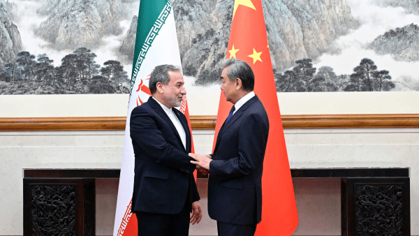 China hesita em mediar conflito no Estreito de Ormuz