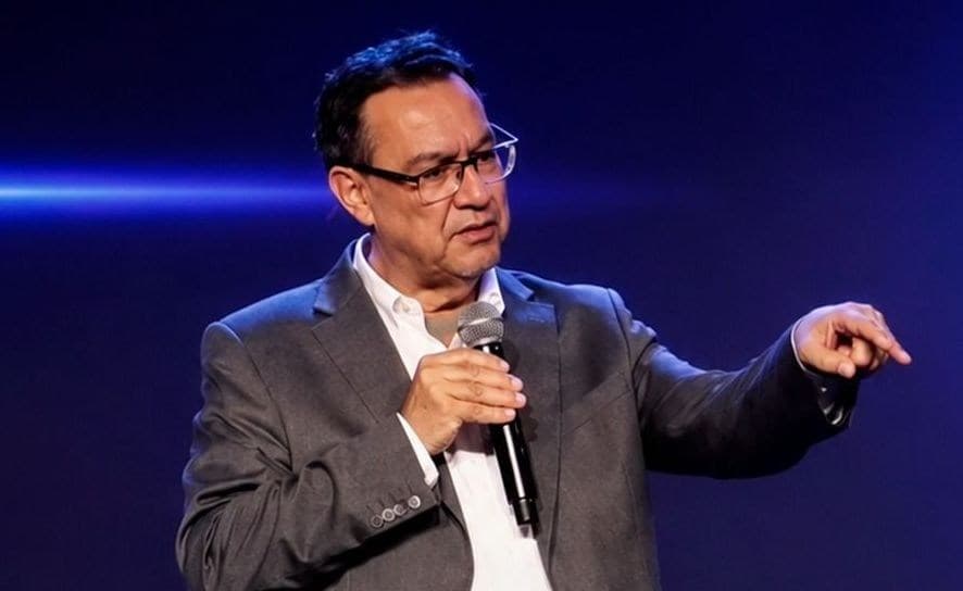 Augusto Cury aposta na cura do país em estreia breve de propaganda