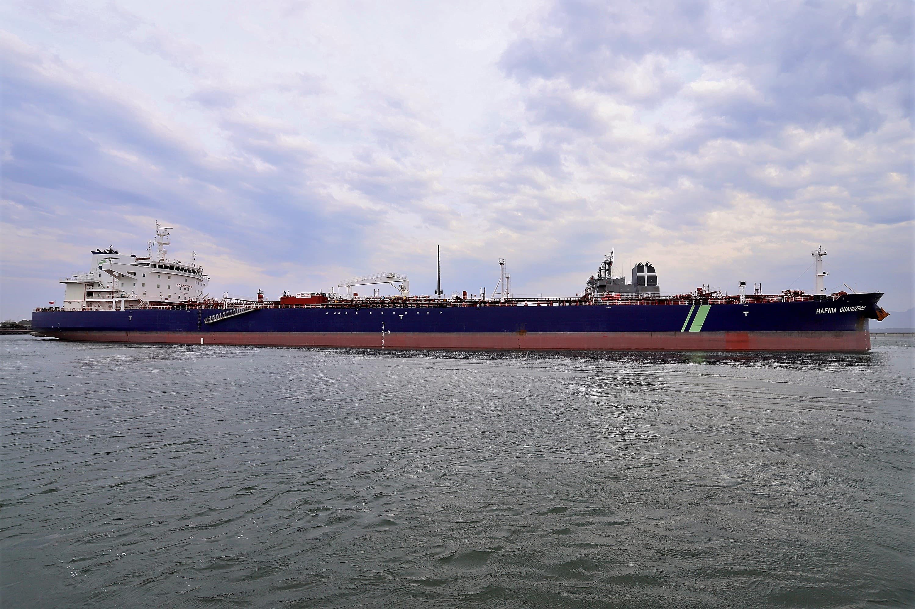 Importadores brasileiros esperam por definição no Estreito de Ormuz