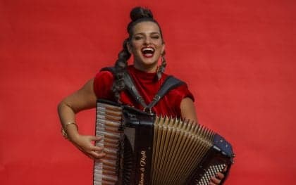 Lívia Mattos: sanfona como resistência e inovação musical
