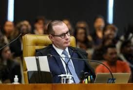 Cristiano Zanin enfrenta revés em decisão do STF sobre mandato