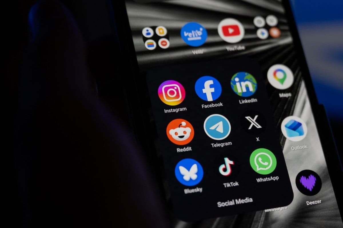 Comissão Europeia propõe restrições para crianças nas redes sociais