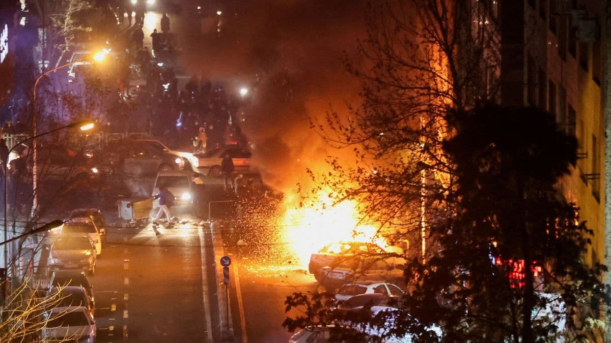Irã Executa Participante de Ataque a Centro Militar Durante Protestos