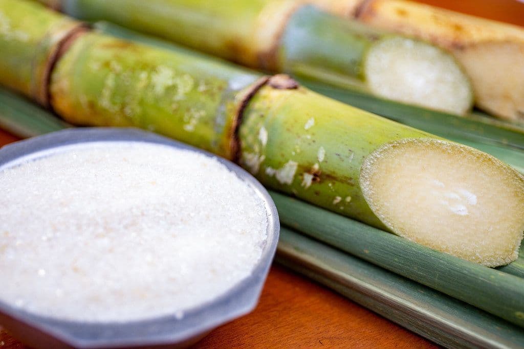 Aumento de 3,79% nos preços do açúcar impulsionado por gasolina