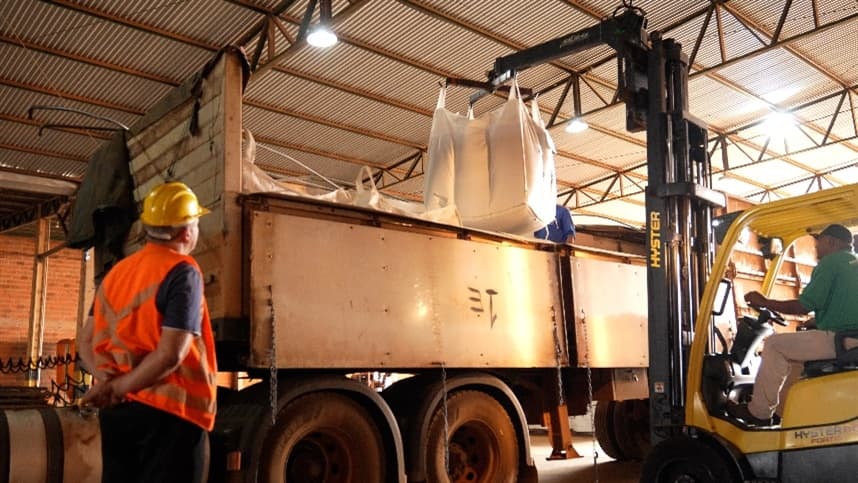 Campanha 'Motorista Nota 10' orienta transporte de sementes de soja em MT