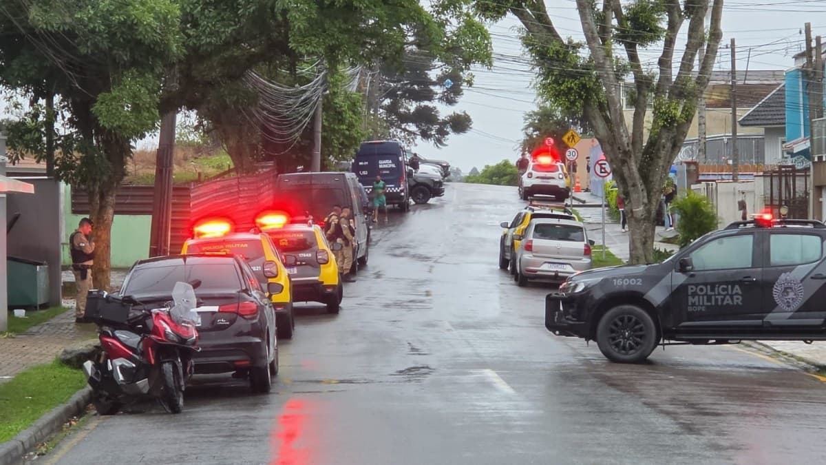 Homem invade CMEI em Curitiba e faz 13 crianças reféns